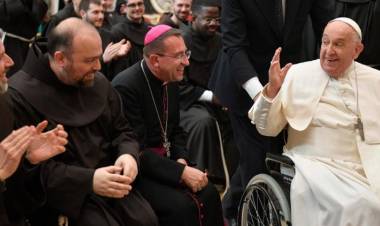Paus Fransiskus : Umat Kristiani harus merawat luka-luka Kristus dalam kemanusiaan