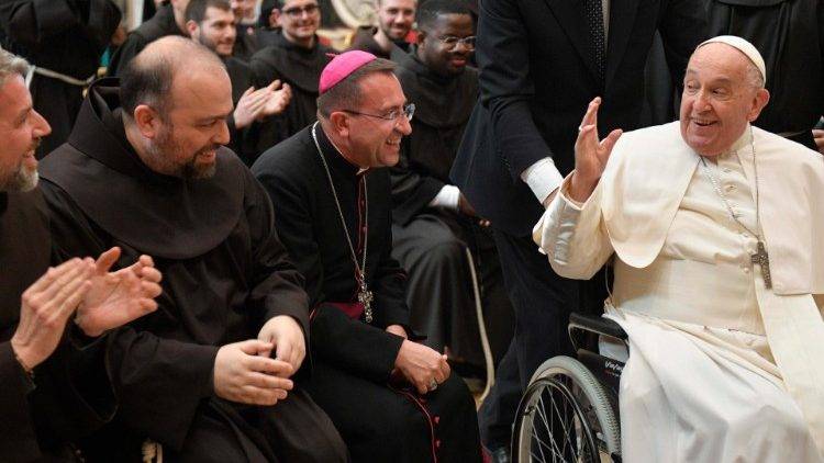 Paus Fransiskus : Umat Kristiani harus merawat luka-luka Kristus dalam kemanusiaan